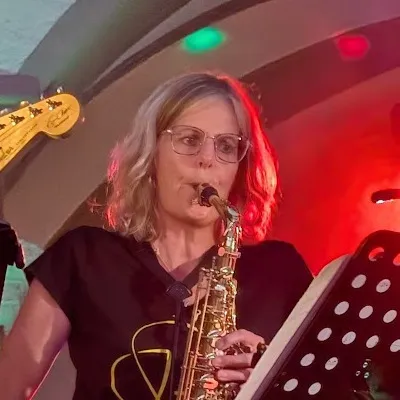 Birgit Hrazdera, Saxophon